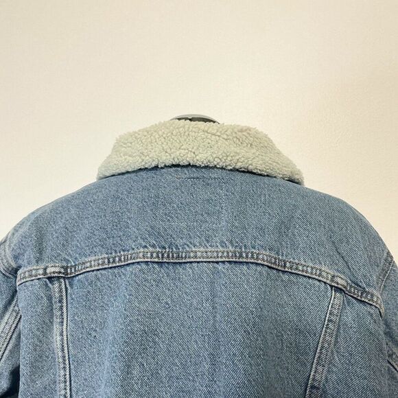 Levi's NWT Sz 2X Light Wash Sherpa Trucker Plus Denim Jean Jacket- Runs Small - Picture 12 of 16